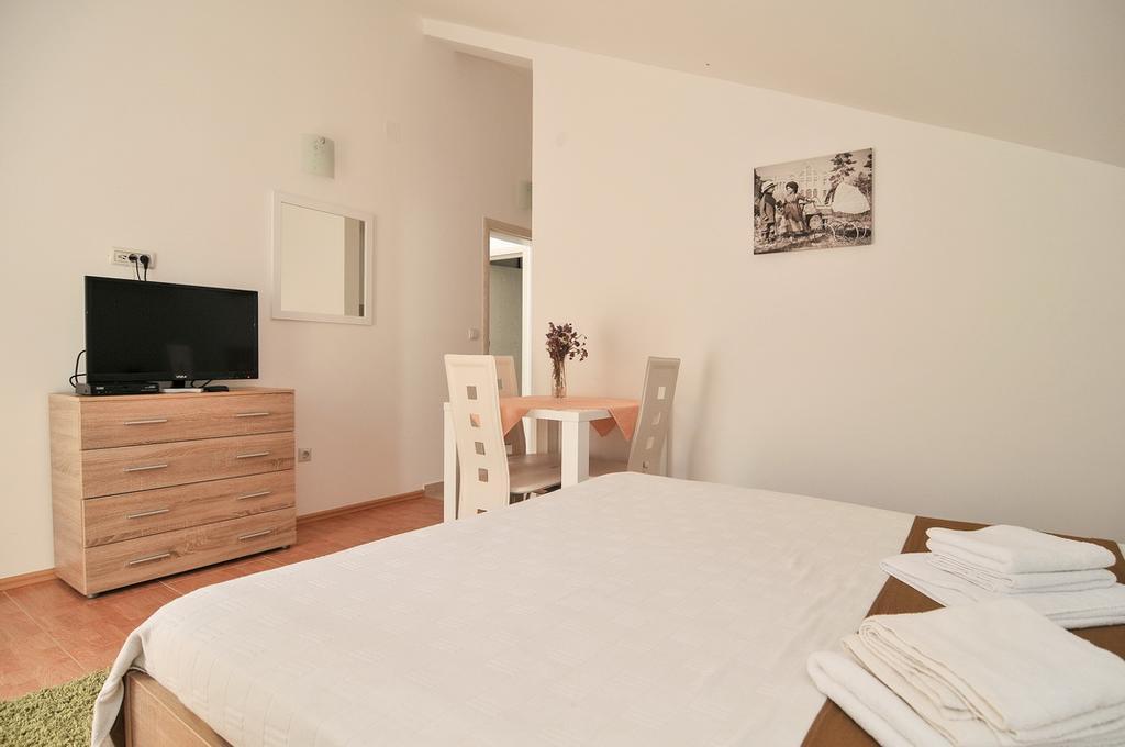 Apartmani P&M ティヴァト エクステリア 写真
